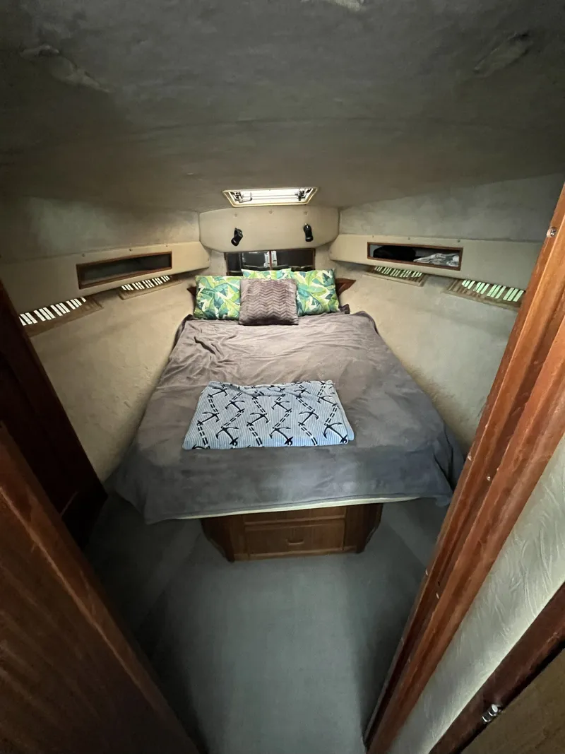 Slide: The Image of Sea Ray 340 Sedan Bridge 1986 - 25