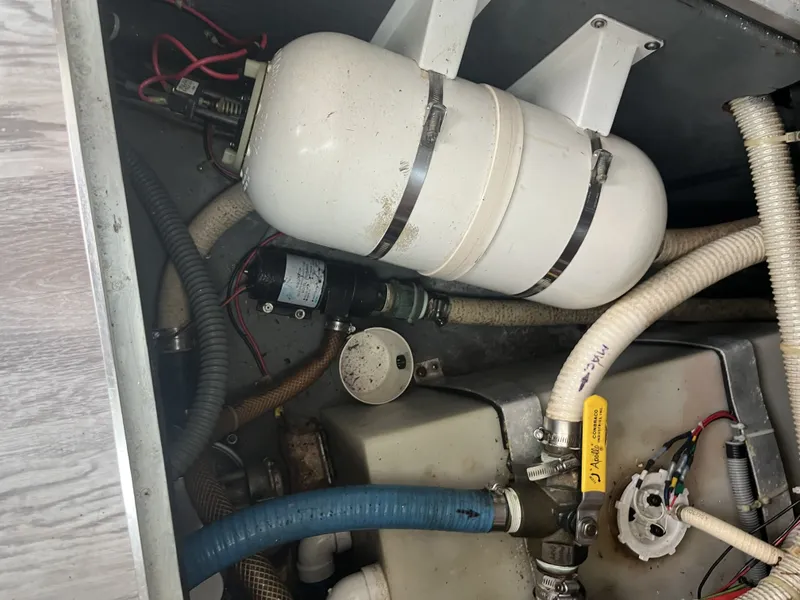 Slide: The Image of Sea Ray 340 Sedan Bridge 1986 - 27