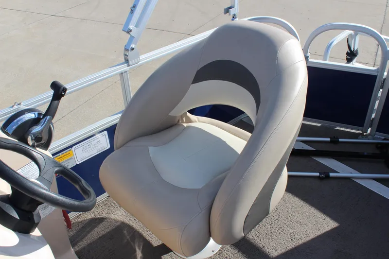 Slide: The Image of Captain's seat on 2016 Sun Tracker Party Barge 16 DLX pontoon boat. - 15