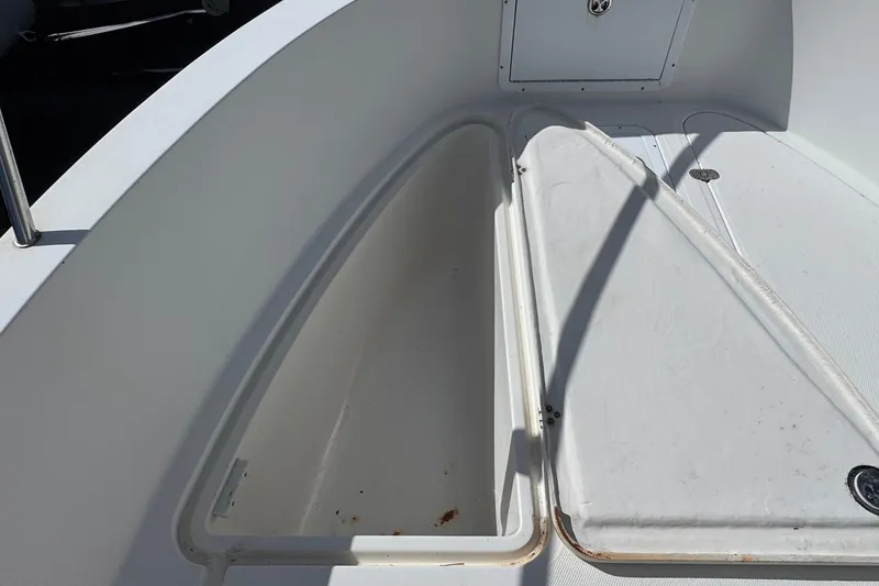 Slide: The Image of Open storage compartment on 2002 Aquasport 225 Osprey boat deck. - 16