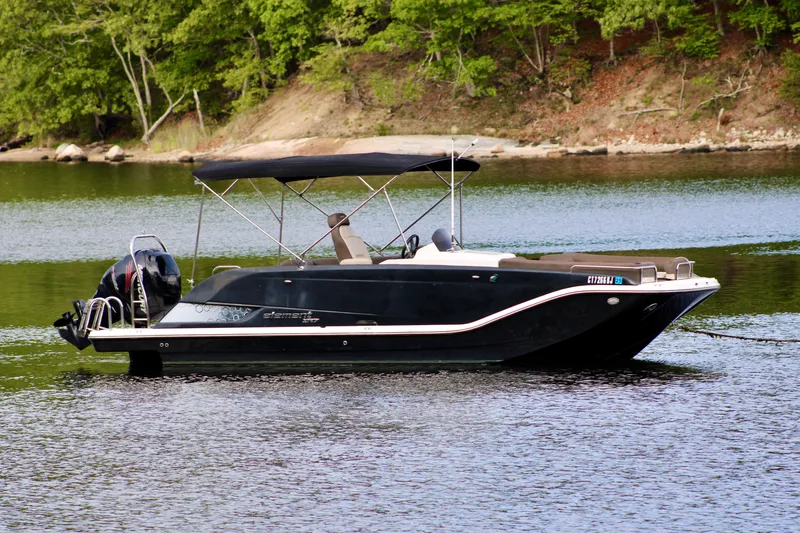 The Image of Bayliner Element XR7 2017 - 0