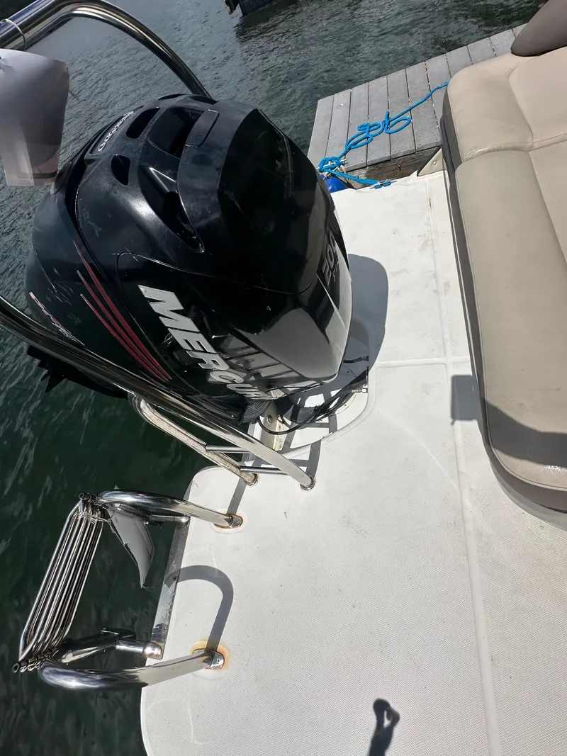 Slide: The Image of Bayliner Element XR7 2017 - 10