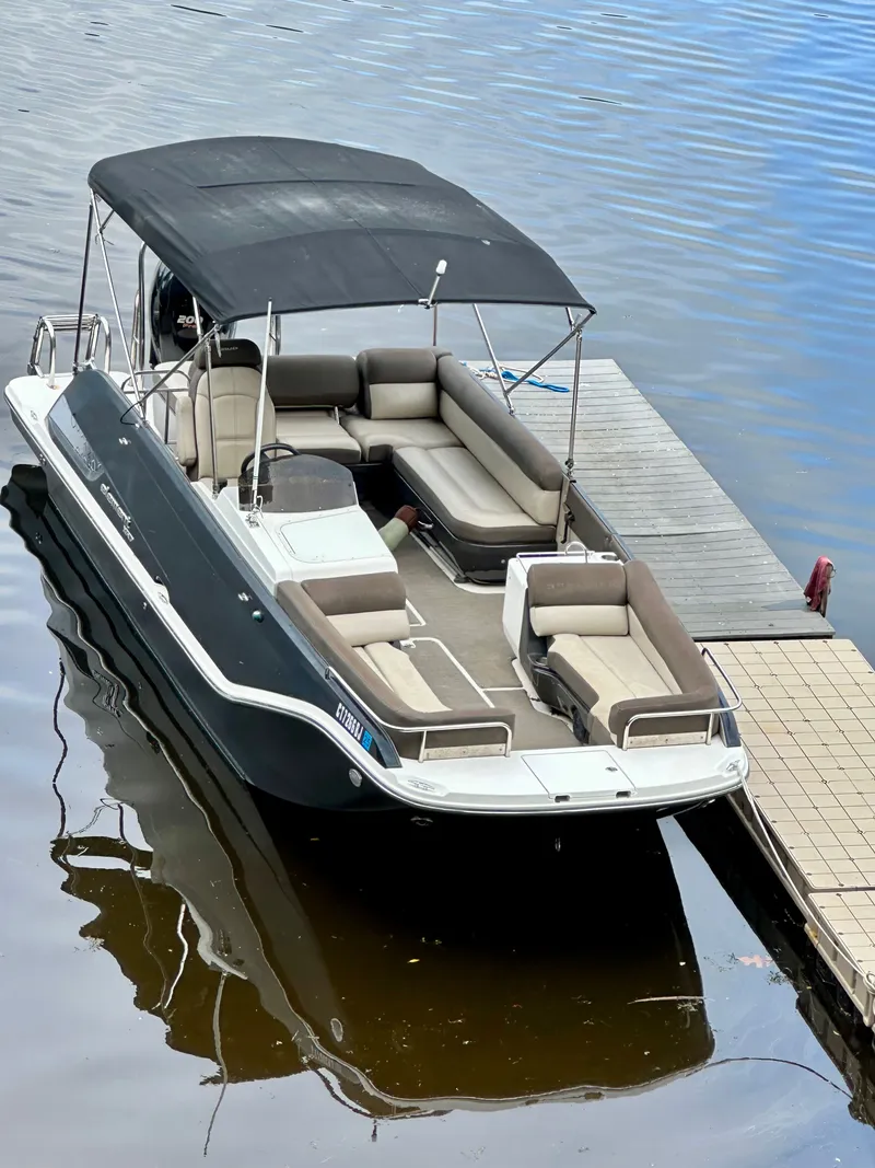 Slide: The Image of Bayliner Element XR7 2017 - 2