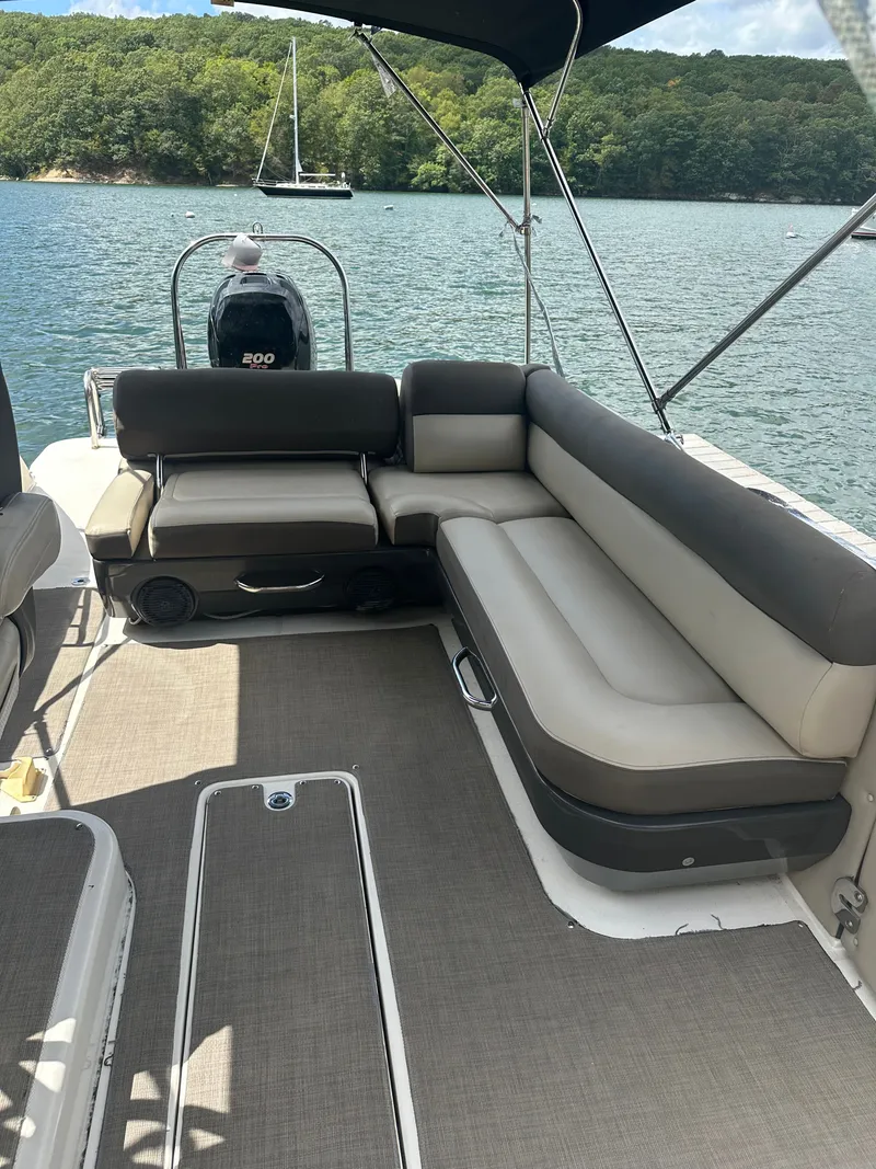 Slide: The Image of Bayliner Element XR7 2017 - 6