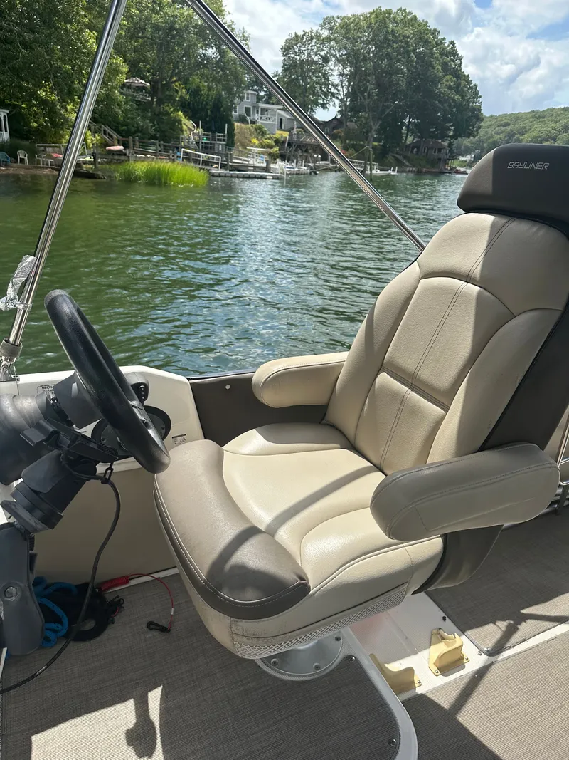 Slide: The Image of Bayliner Element XR7 2017 - 7