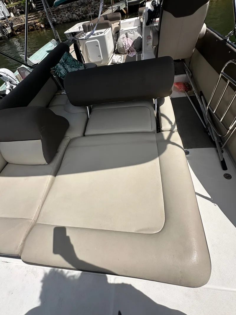 Slide: The Image of Bayliner Element XR7 2017 - 9