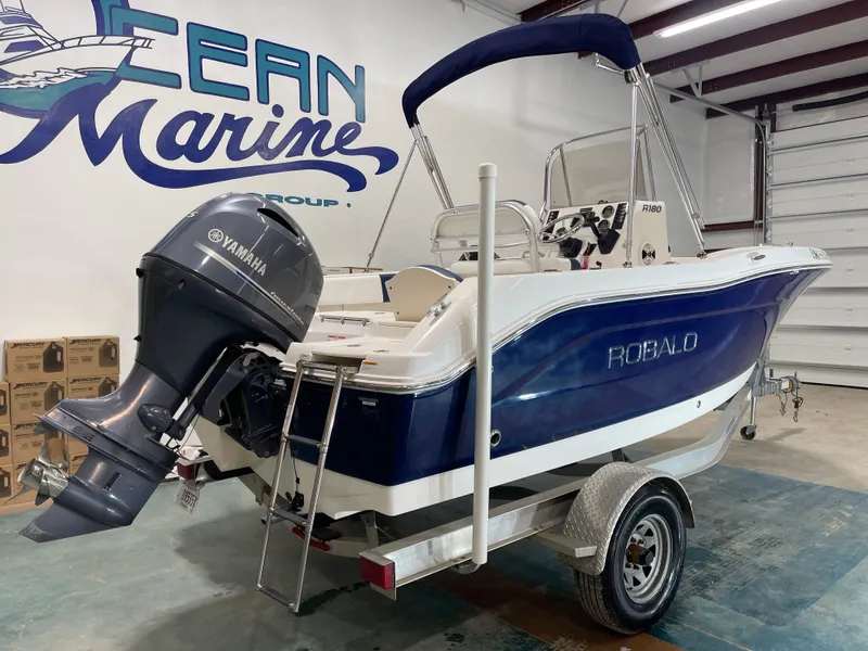 Slide: The Image of Robalo R180 Center Console 2018 - 25