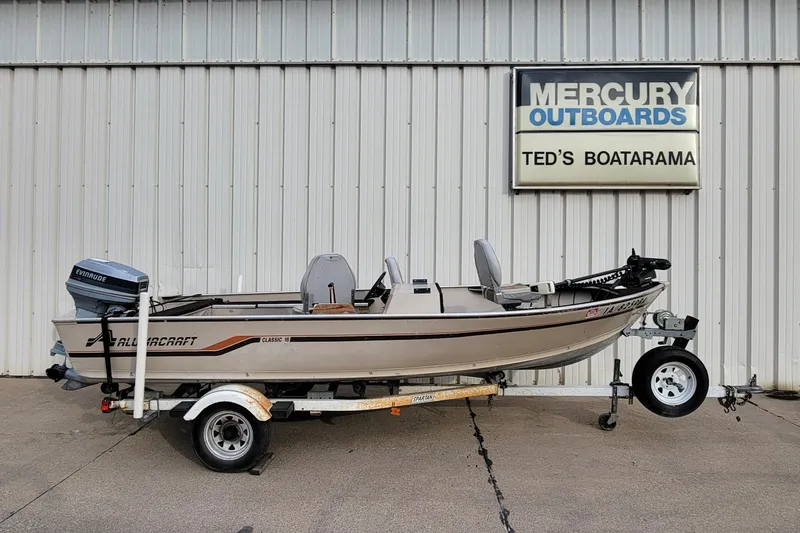 The Image of 1987 Alumacraft Classic 165 CS boat on trailer at Ted's Boatarama. - 0