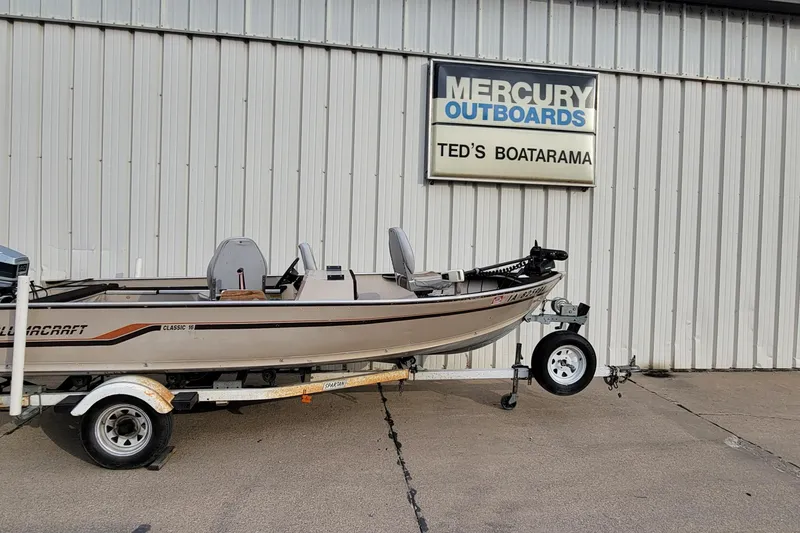 Slide: The Image of 1987 Alumacraft Classic 165 CS boat on trailer at Ted's Boatarama. - 4