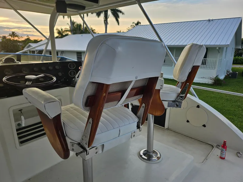 Slide: The Image of Captain's chairs on the 1991 Donzi 65 Sportfisherman boat's flybridge. - 10
