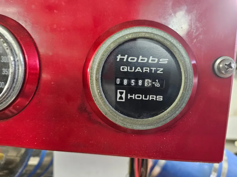 Slide: The Image of Hobbs Quartz hour meter on 1991 Donzi 65 Sportfisherman showing 8589 hours. - 16