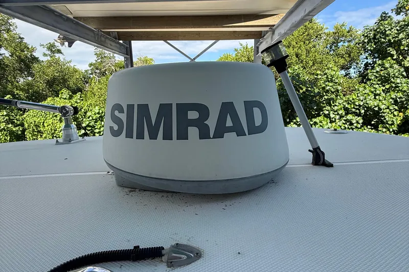 Slide: The Image of Simrad radar on 2008 Century 2901 Center Console boat, surrounded by greenery. - 24