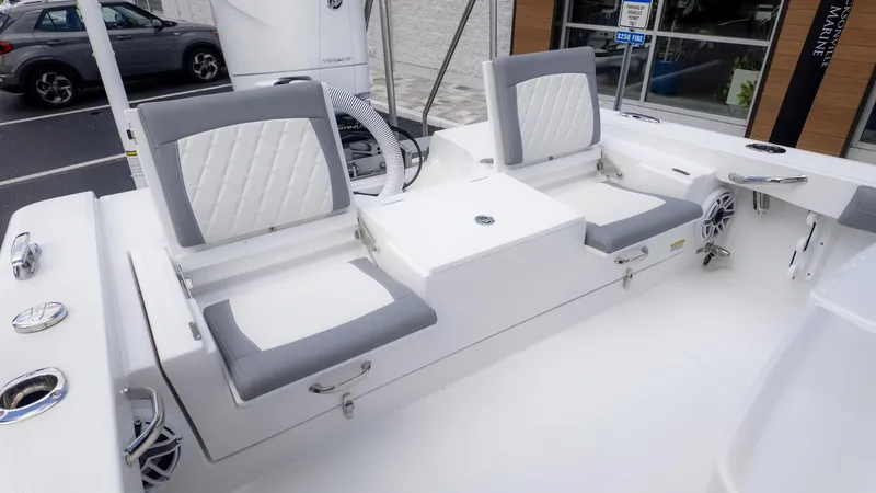 Slide: The Image of Everglades 253 Center Console 2026 - 16