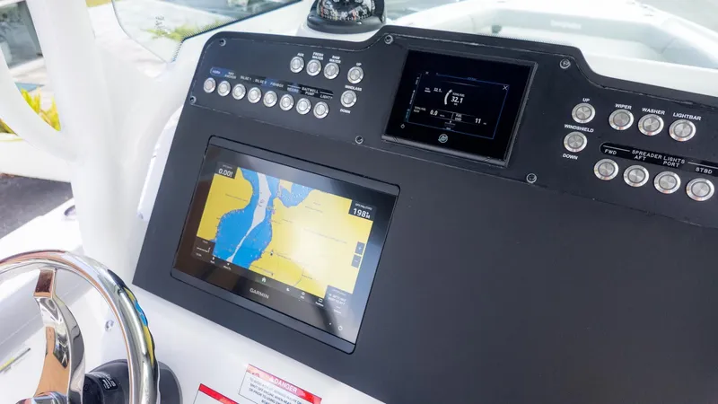 Slide: The Image of Everglades 253 Center Console 2026 - 24