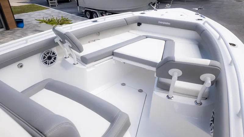 Slide: The Image of Everglades 253 Center Console 2026 - 27