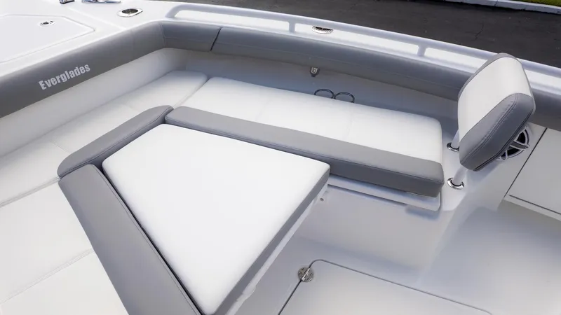 Slide: The Image of Everglades 253 Center Console 2026 - 28