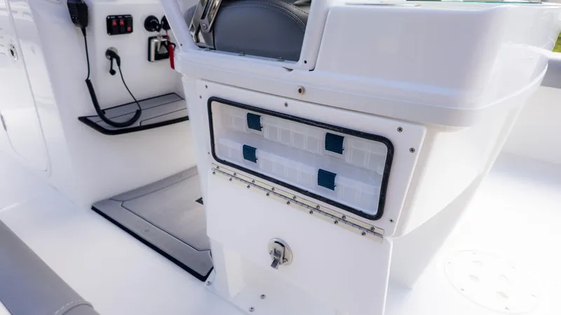 Slide: The Image of Everglades 253 Center Console 2026 - 36