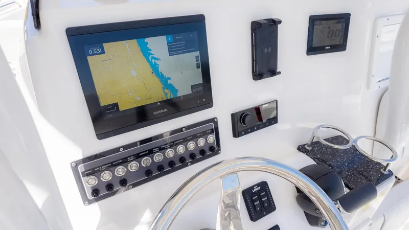 Slide: The Image of Sea Fox 248 Side Console 2025 - 13