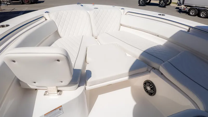 Slide: The Image of Sea Fox 248 Side Console 2025 - 15