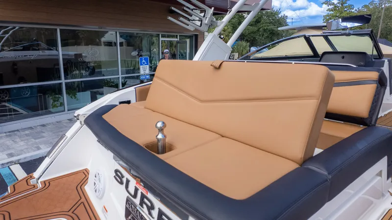 Slide: The Image of Cobalt R4 Surf 2023 - 13