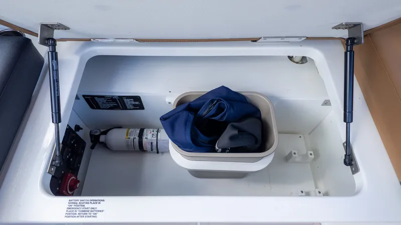 Slide: The Image of Cobalt R4 Surf 2023 - 17