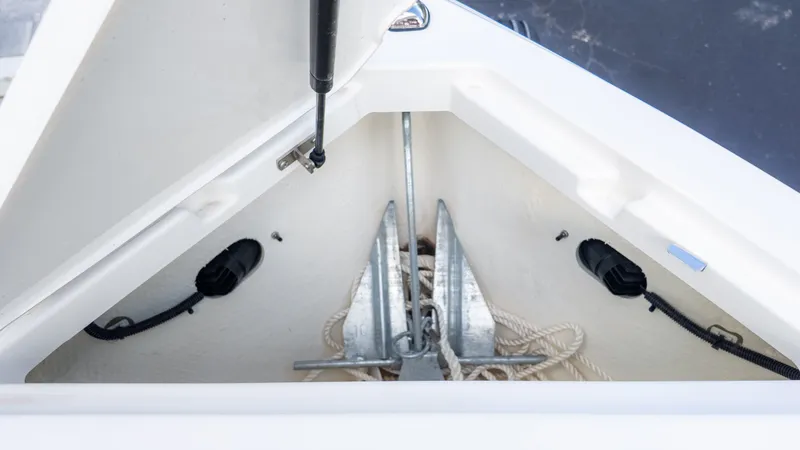 Slide: The Image of Cobalt R4 Surf 2023 - 23