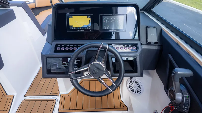 Slide: The Image of Cobalt R4 Surf 2023 - 25