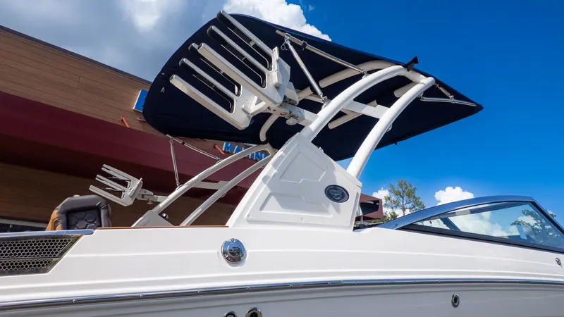 Slide: The Image of Cobalt R4 Surf 2023 - 4