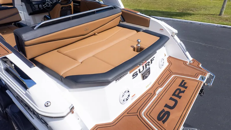 Slide: The Image of Cobalt R4 Surf 2023 - 7