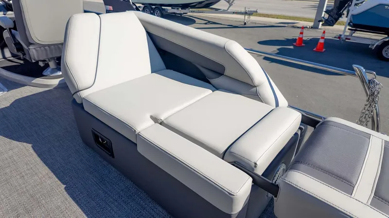 Slide: The Image of Barletta Cabrio 24M 2025 - 14