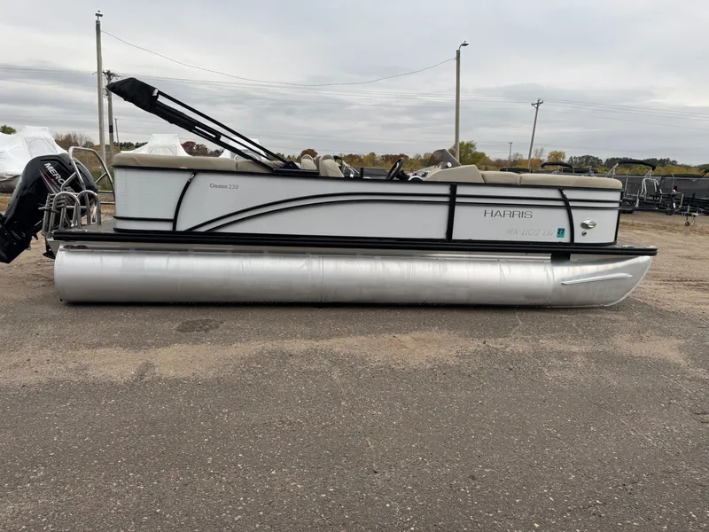 Slide: The Image of Harris Cruiser 220 Tritoon Pontoon 2018 - 17