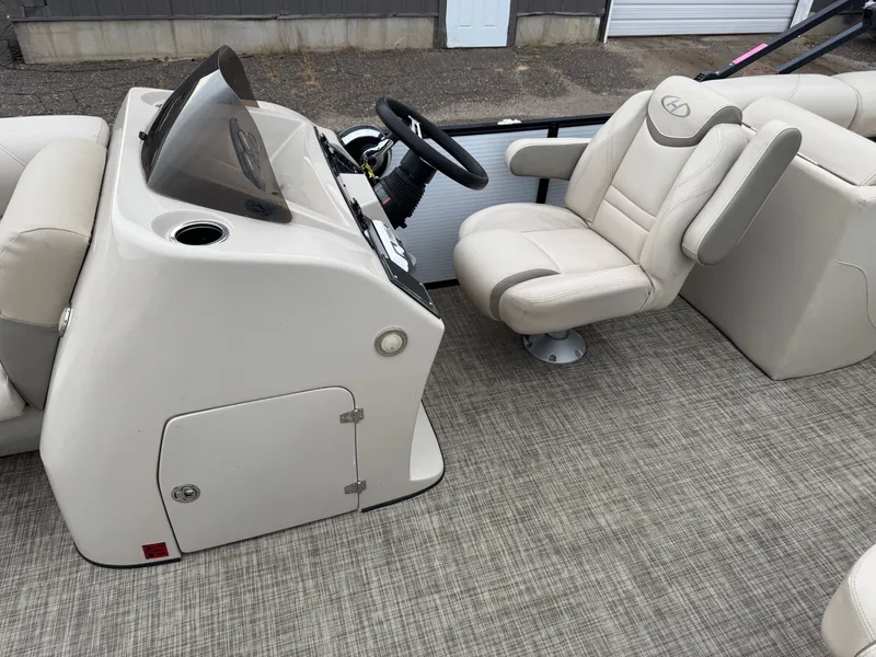 Slide: The Image of Harris Cruiser 220 Tritoon Pontoon 2018 - 18