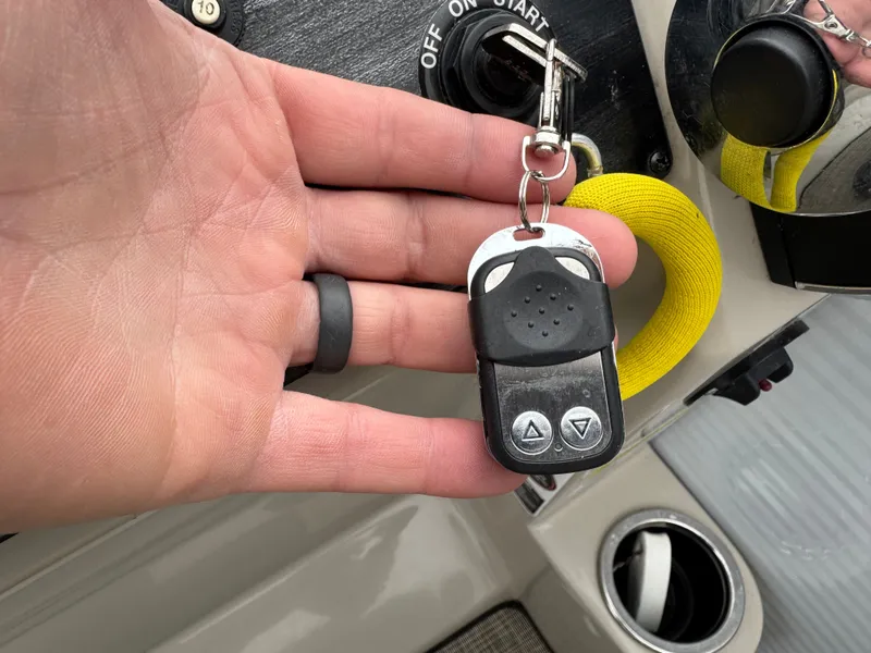 Slide: The Image of Harris Cruiser 220 Tritoon Pontoon 2018 - 24