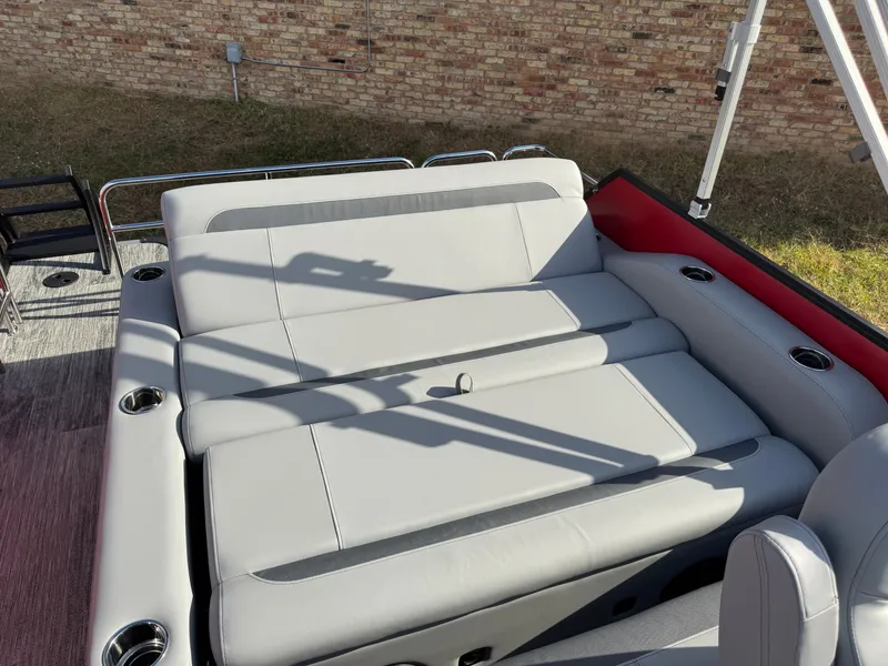 Slide: The Image of Bentley Pontoons Legacy 200 Swingback Pontoon & Honda 4-Stroke EFI 2026 - 33
