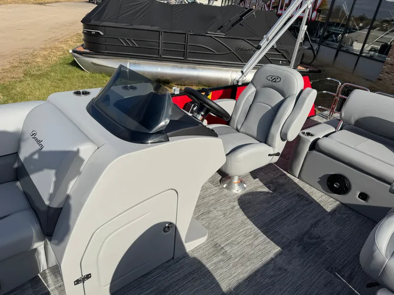 Slide: The Image of Bentley Pontoons Legacy 200 Swingback Pontoon & Honda 4-Stroke EFI 2026 - 35