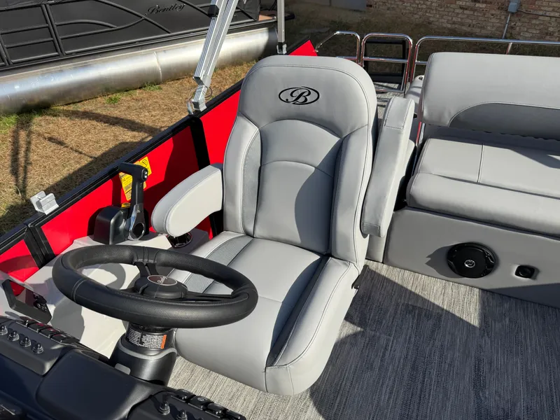 Slide: The Image of Bentley Pontoons Legacy 200 Swingback Pontoon & Honda 4-Stroke EFI 2026 - 36