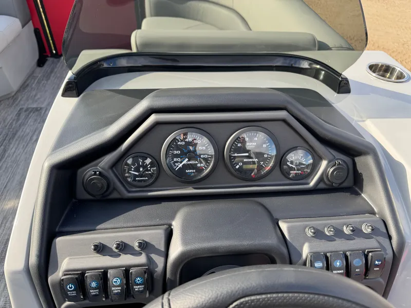 Slide: The Image of Bentley Pontoons Legacy 200 Swingback Pontoon & Honda 4-Stroke EFI 2026 - 38