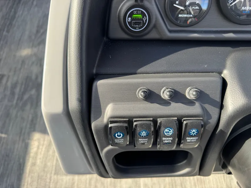 Slide: The Image of Bentley Pontoons Legacy 200 Swingback Pontoon & Honda 4-Stroke EFI 2026 - 39