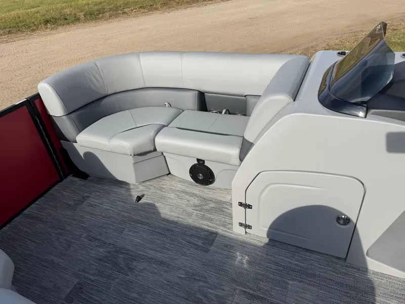 Slide: The Image of Bentley Pontoons Legacy 200 Swingback Pontoon & Honda 4-Stroke EFI 2026 - 44
