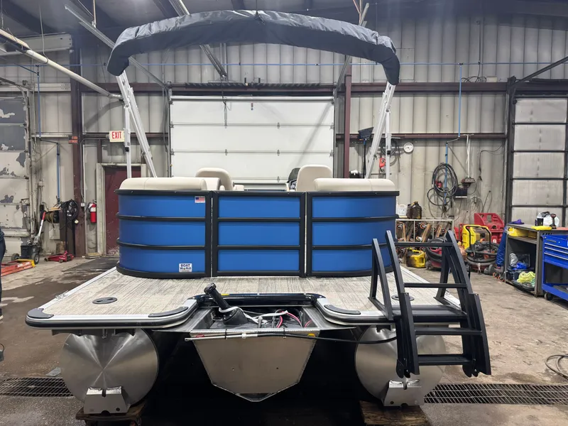 Slide: The Image of Bentley Pontoons Legacy 220 Navigator Quad Lounge & Honda 4-Stroke EFI 2026 - 12