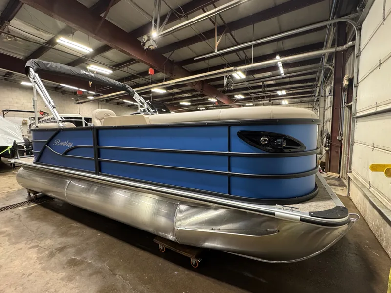 Slide: The Image of Bentley Pontoons Legacy 220 Navigator Quad Lounge & Honda 4-Stroke EFI 2026 - 18