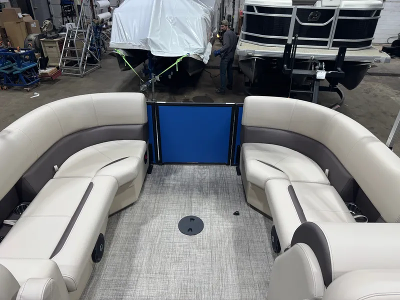 Slide: The Image of Bentley Pontoons Legacy 220 Navigator Quad Lounge & Honda 4-Stroke EFI 2026 - 21