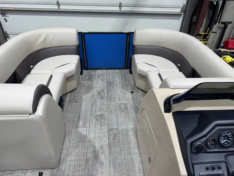 Slide: The Image of Bentley Pontoons Legacy 220 Navigator Quad Lounge & Honda 4-Stroke EFI 2026 - 24