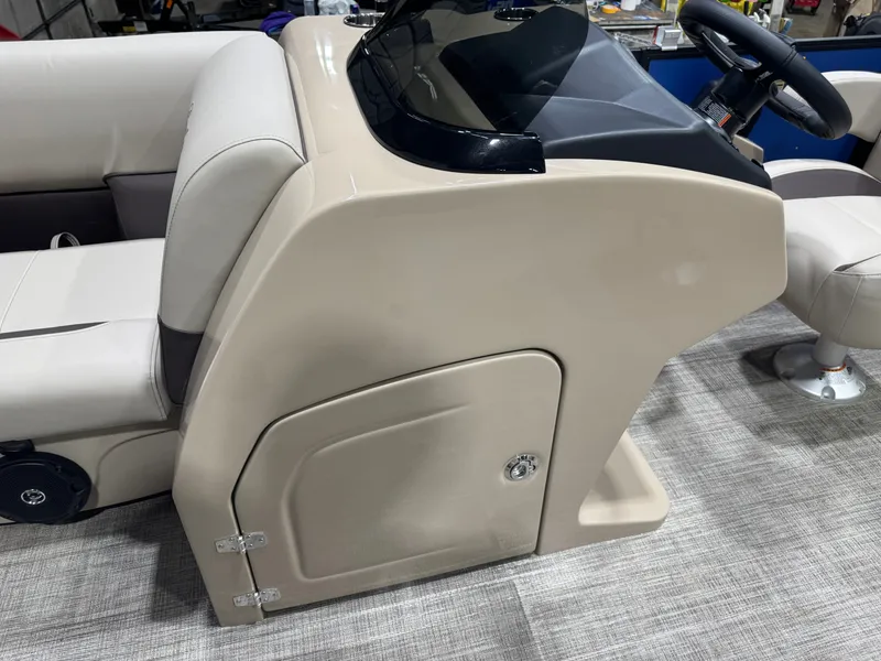 Slide: The Image of Bentley Pontoons Legacy 220 Navigator Quad Lounge & Honda 4-Stroke EFI 2026 - 31