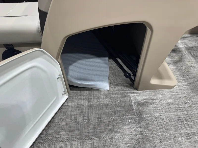 Slide: The Image of Bentley Pontoons Legacy 220 Navigator Quad Lounge & Honda 4-Stroke EFI 2026 - 32