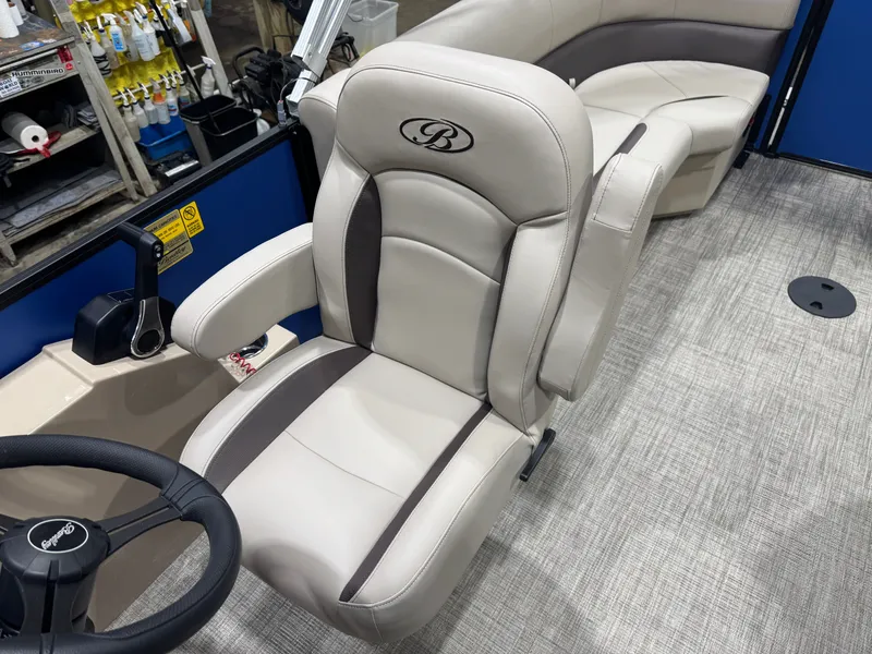 Slide: The Image of Bentley Pontoons Legacy 220 Navigator Quad Lounge & Honda 4-Stroke EFI 2026 - 33