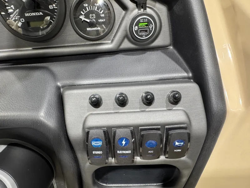 Slide: The Image of Bentley Pontoons Legacy 220 Navigator Quad Lounge & Honda 4-Stroke EFI 2026 - 38