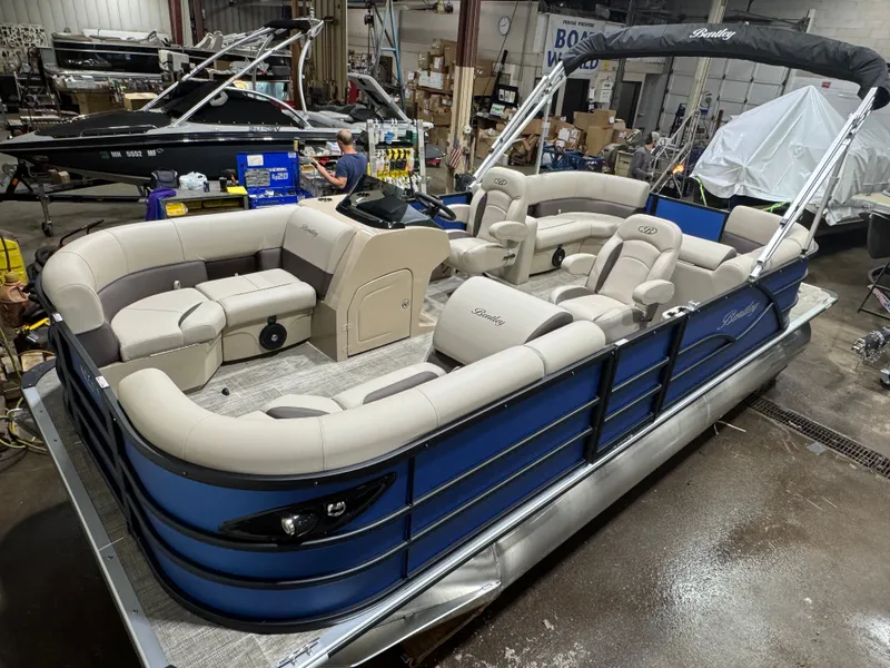 Slide: The Image of Bentley Pontoons Legacy 220 Navigator Quad Lounge & Honda 4-Stroke EFI 2026 - 4