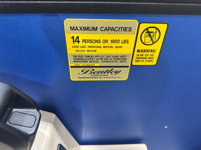 Slide: The Image of Bentley Pontoons Legacy 220 Navigator Quad Lounge & Honda 4-Stroke EFI 2026 - 42
