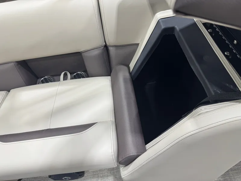 Slide: The Image of Bentley Pontoons Legacy 220 Navigator Quad Lounge & Honda 4-Stroke EFI 2026 - 46